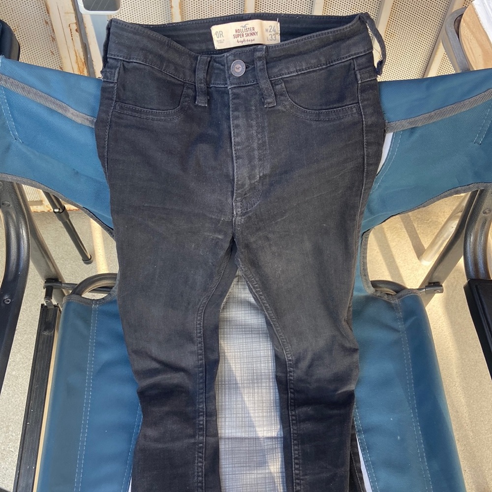 black holister jeans